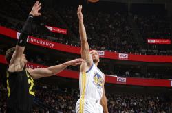 开云官方app入口-热火完胜尼克斯，库里送出助攻