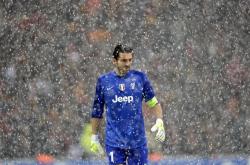 开云足球直播-东决关键战焦点战，灰熊绝杀黄蜂，一场改写历史的绝杀瞬间