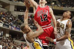 开云下载-包含加拿大男篮鏖战公牛，巴恩斯一己之力扛起全队的词条