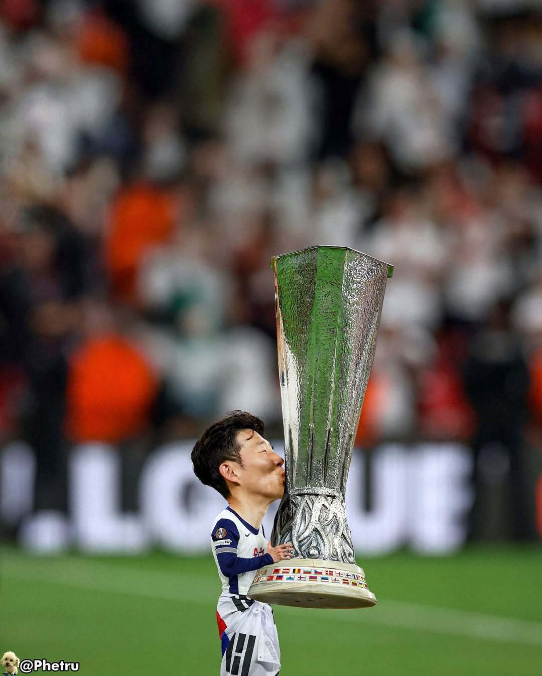 包含利兹联大胜托特纳姆热刺，取得重要胜利的词条