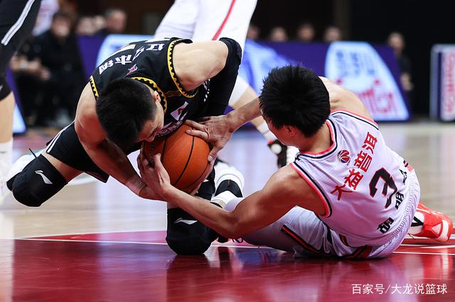 关于广东队再夺胜利，冲击榜首位置的信息