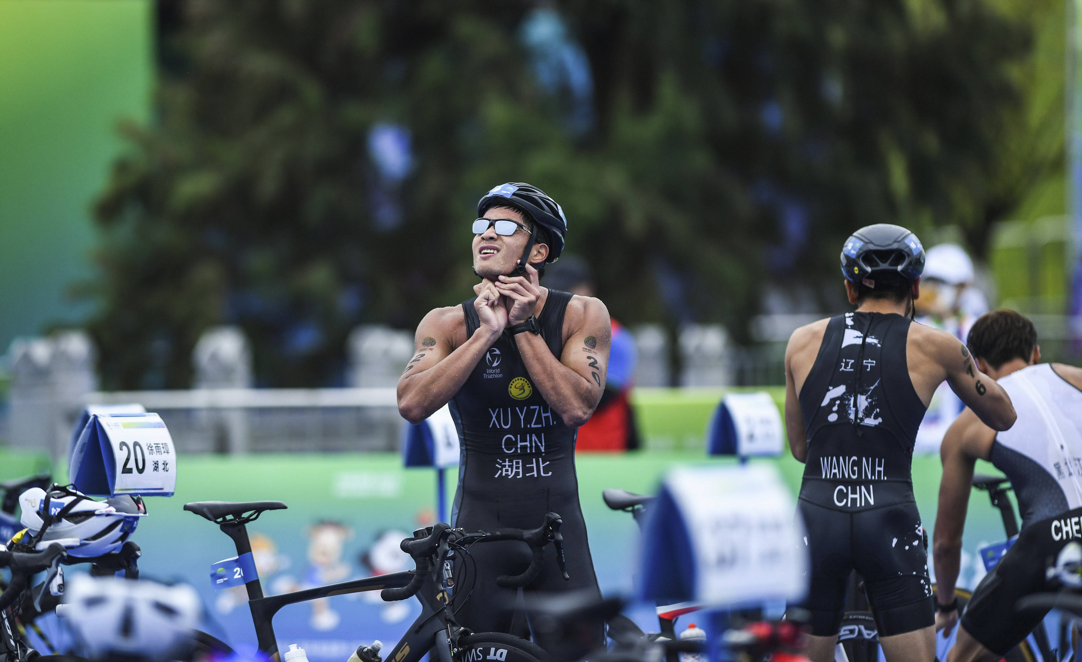 铁人三项男子团体决赛选手激战至最后一刻的简单介绍