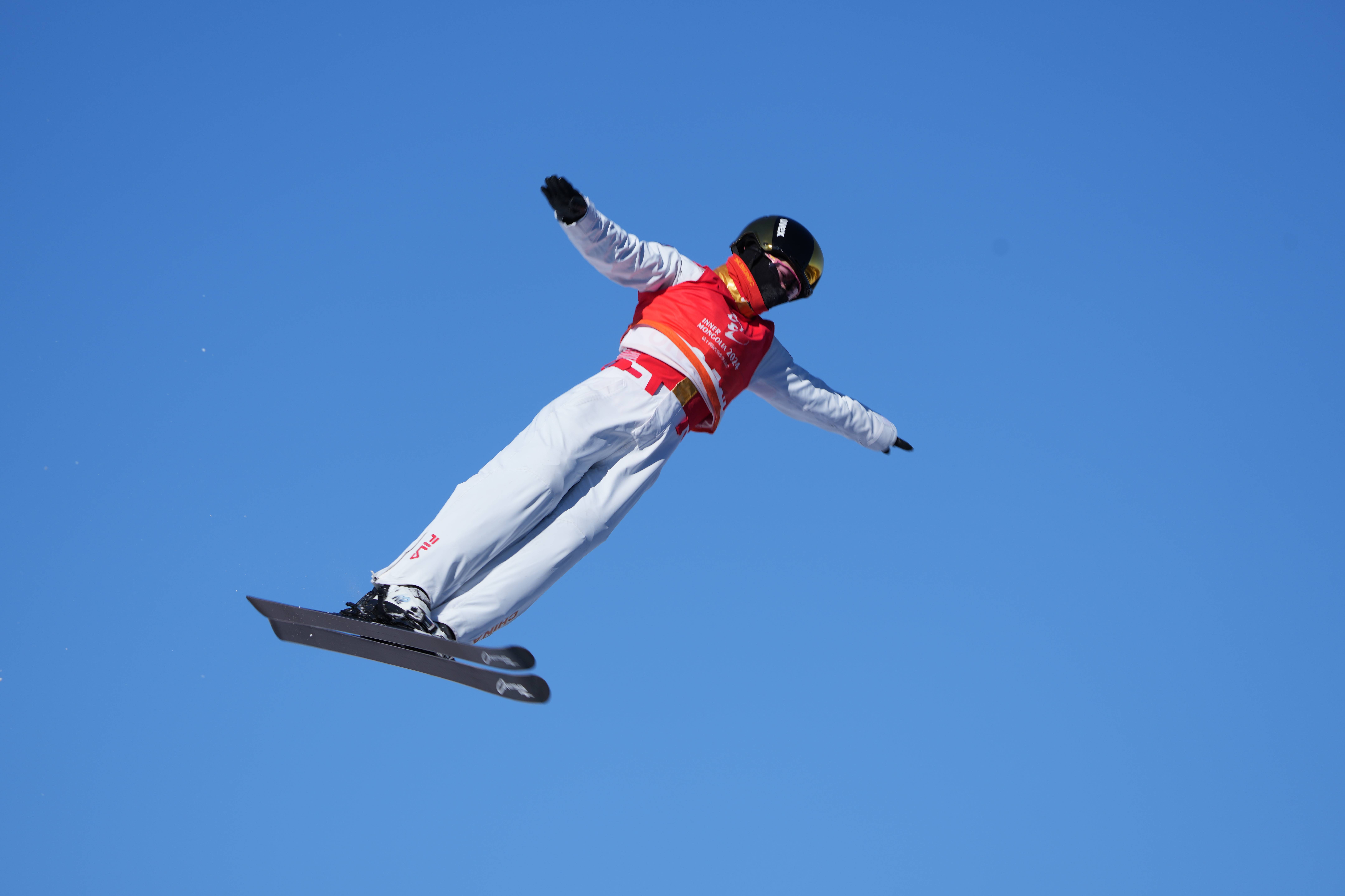 运动员在比赛中展现出色表现