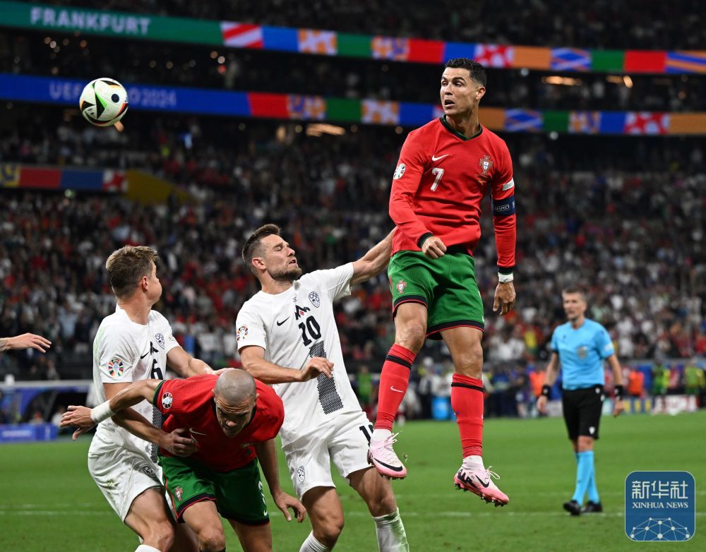 斯洛文尼亚队在比赛中取得胜利,晋级 斯洛文尼亚队在比赛中取得胜利,晋级