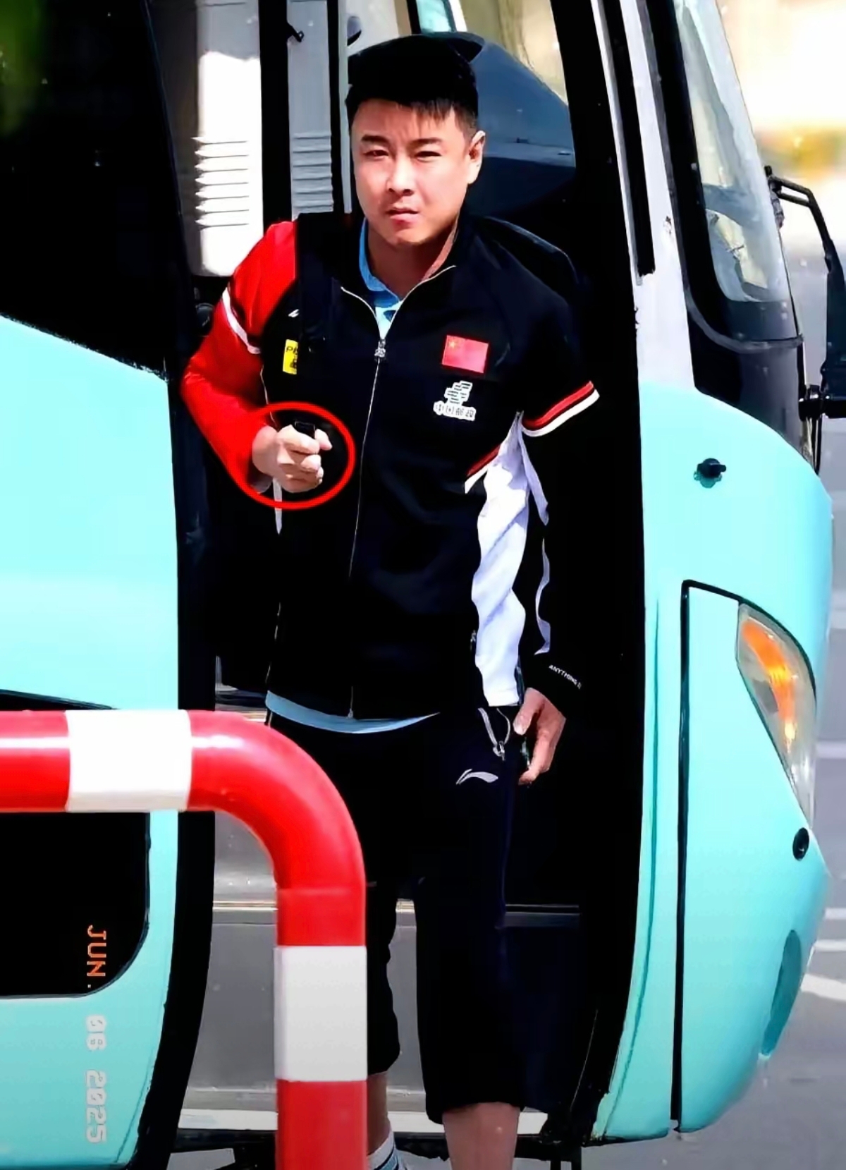 包含英国乒乓球队力克波兰乒乓球队，王皓关键制胜的词条