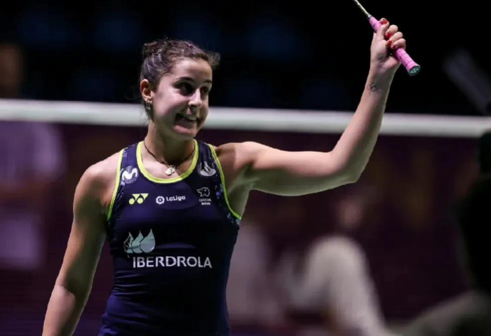 包含英格兰羽毛球队逆转泰国羽毛球队，辛杜高光表现的词条