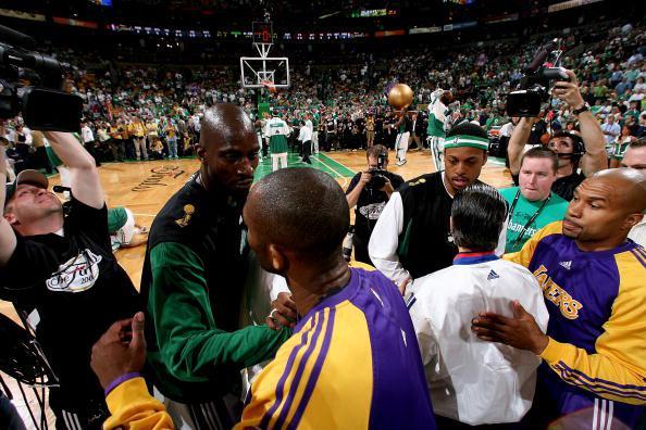 包含巴西男篮鏖战德国男篮，西蒙斯高光表现的词条