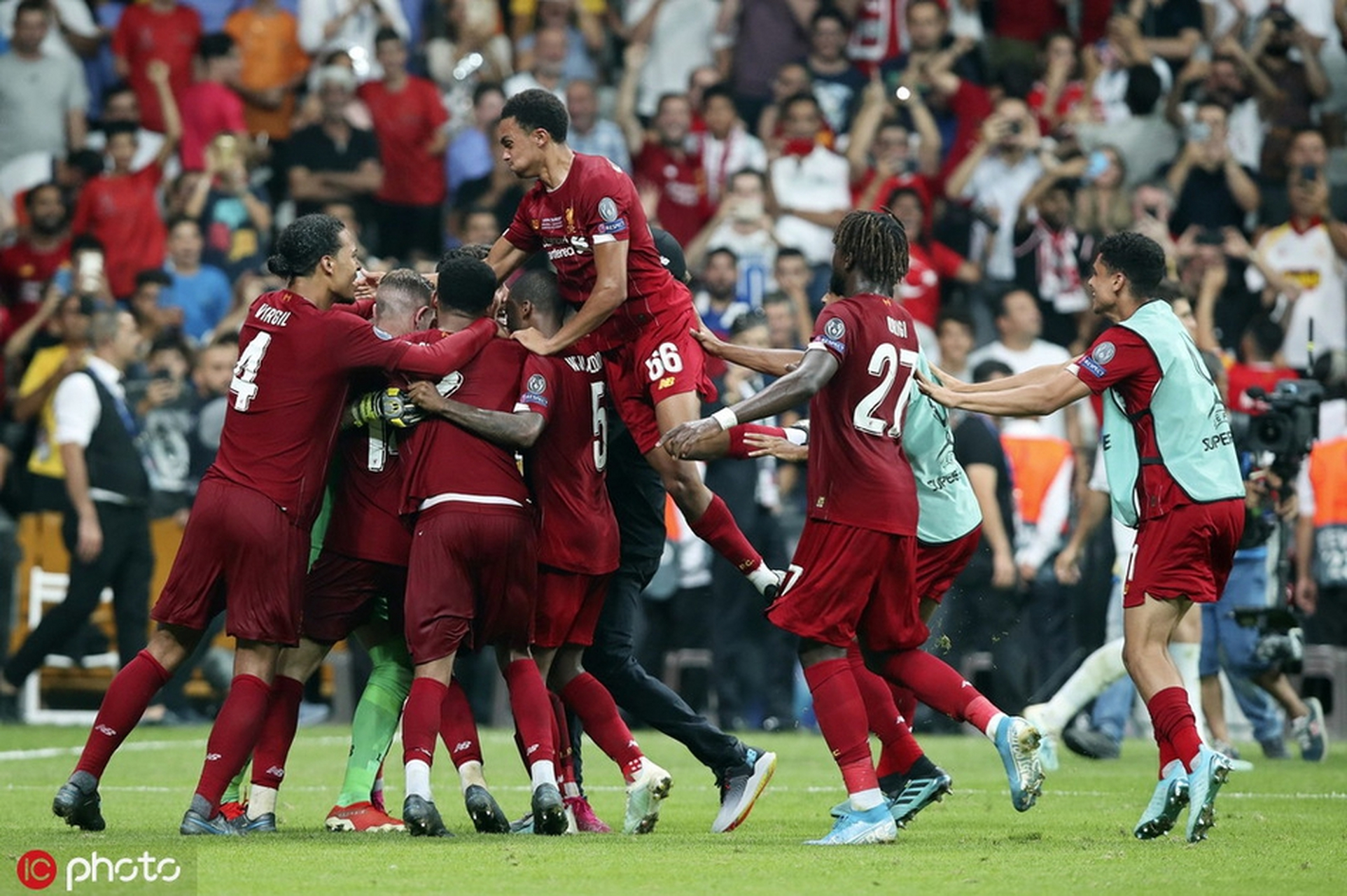 利物浦客场大胜沃特福德，领跑英超