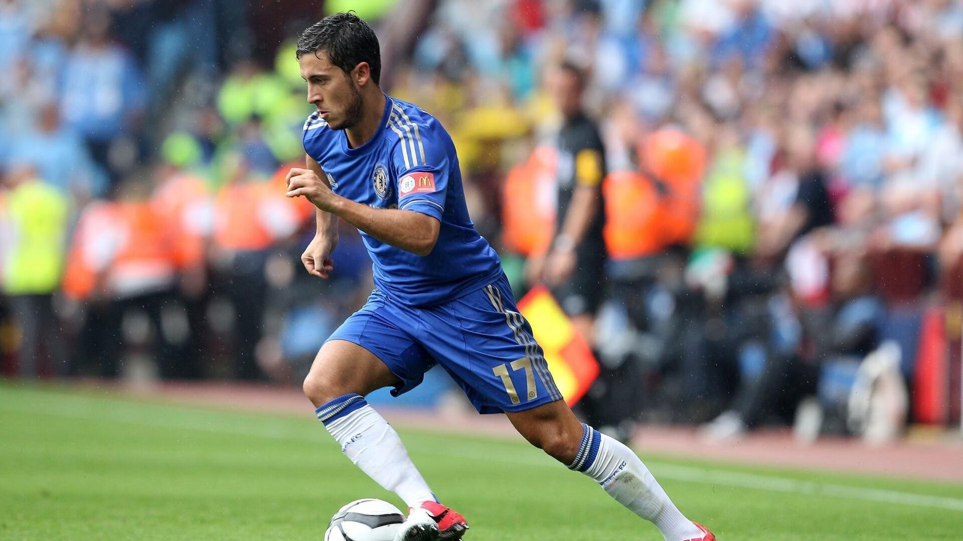 F1新赛季揭幕战，悬念提前终结，伊朗与威尔士的赛场隐喻