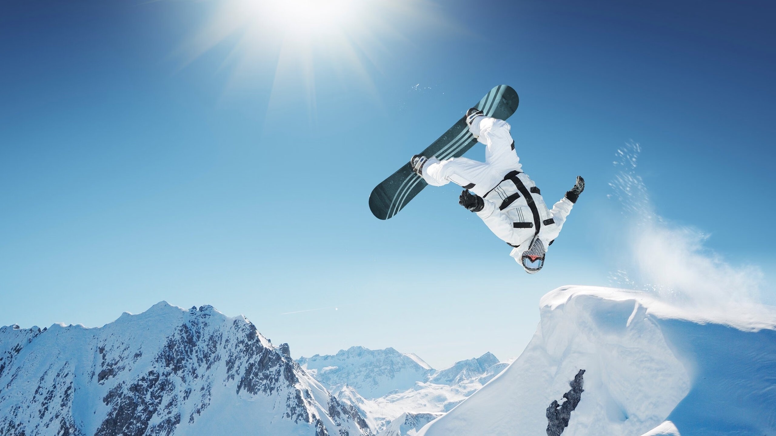 绿茵场与赛道间的统治力,巴西火力压制奥地利,巴尔韦德在F1年度争冠接管比赛